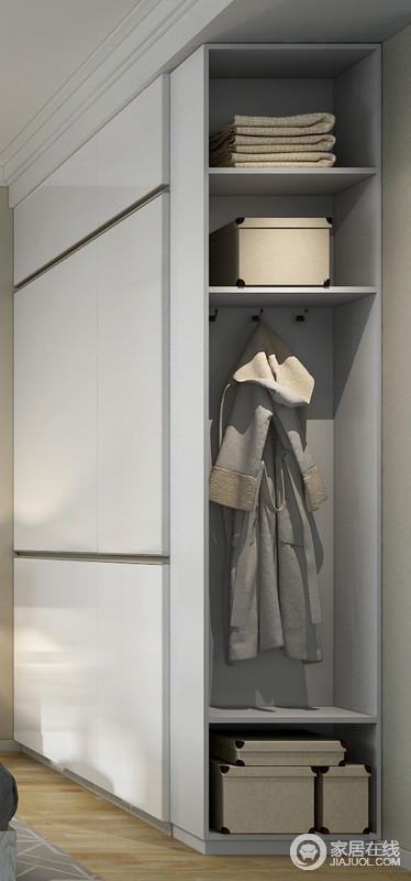 衣柜开放格空间，可以放置一些常用的物品，像是每天都会用到的睡衣或者浴巾都可以挂放在这个区域。
