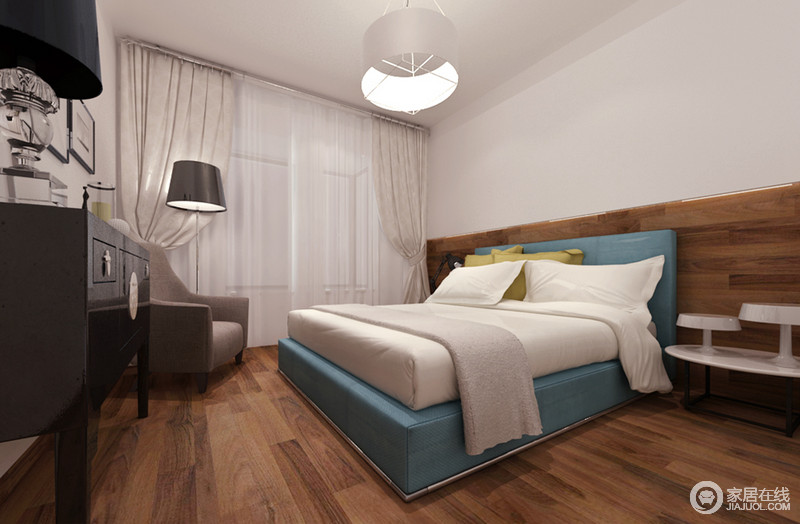 卧室延续了客厅的蓝、白、黑等色，木质地板则从墙腰铺陈整个地面，如同床具的造型，带来空间层次性。造型独特的床头柜，增添一抹装饰的灵动。