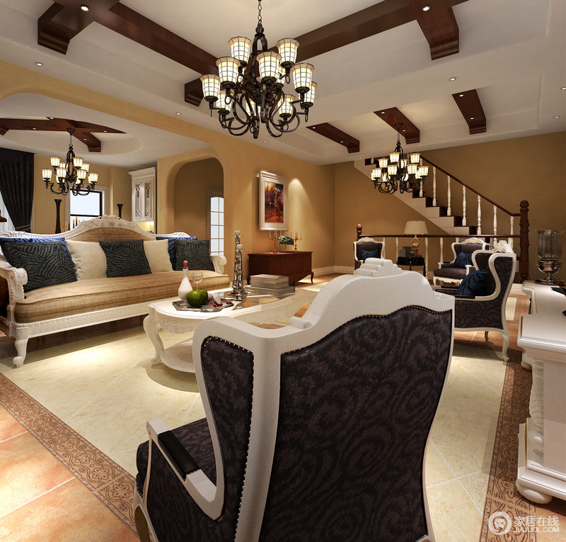 客厅十分宽敞，为了增加采光条件，选用同一款吊灯，让空间整齐划一。