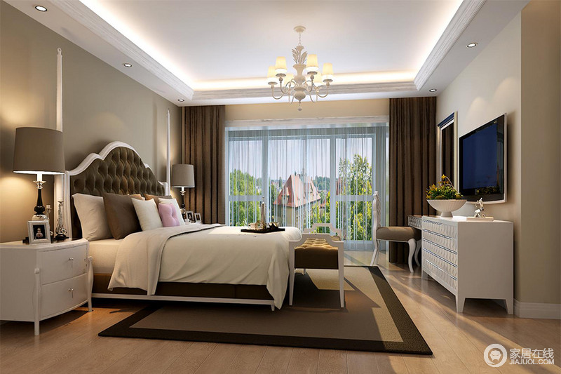 浅咖色墙面让卧室更加朴拙，深咖色窗帘与其形成对比，设计也将两种咖色糅合为一，形成几何地毯，保留也延续着空间温度。