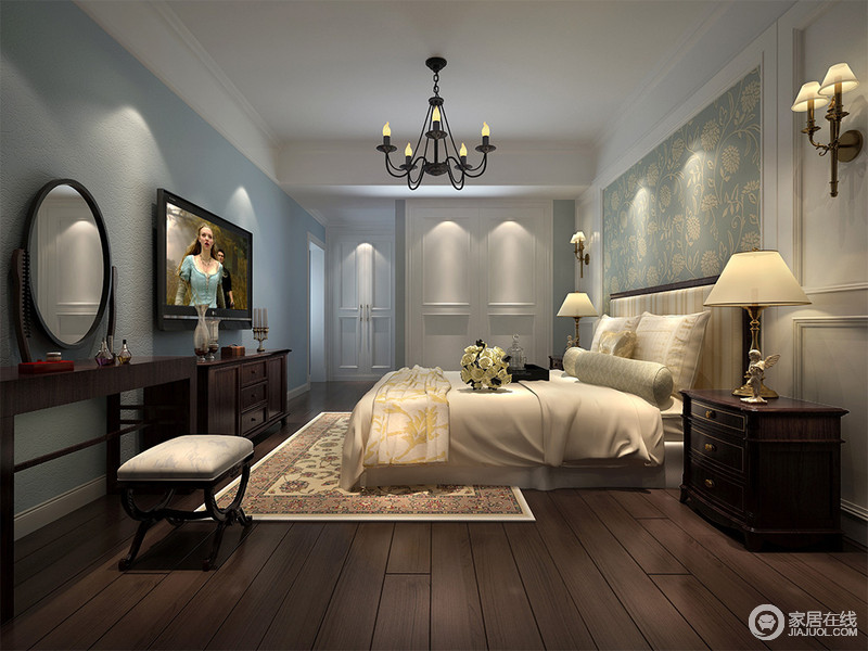 素净淡雅的浅蓝色与纯净的白色，作为卧室的主打色，演绎出活力浪漫；家具与地面的深木色使用，以深浅相宜的搭配方式，营造出静逸氛围；印花在布艺和墙面上的使用，平添婉秀柔美。