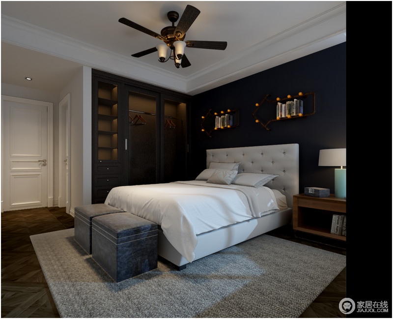 卧室通过黑色将背景墙、衣柜与置物架连成一体，凸现出硬派的气质，装饰的钢管灯书架与风扇灯，巧妙的展现出复古个性。白色的床品及灰色的地毯，则柔和了空间并增加了柔软温度。