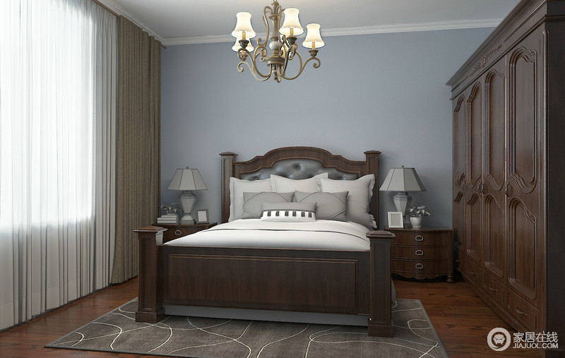卧室虽然以浅蓝色的立面来渲染空间，但是整体以褐色家具为主，退去了繁琐的束缚，简洁干练中突显主美式家具的古朴与典雅；灰色的台灯和地毯素雅中更显舒适温馨。