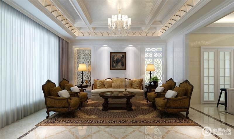 古典家具以其典雅的姿态，将优雅弥漫在空间里的每一处细节上，装饰的花格与地毯图案形成呼应，阳光透过白纱帘温润的落在室内，营造满室雅致的清辉。