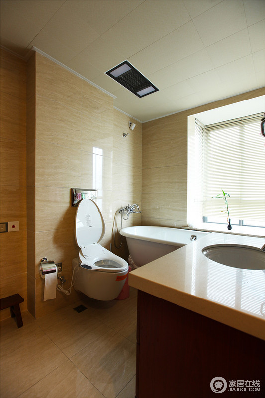 卫生间功能实现外，在设计手法上，整体设计优雅。