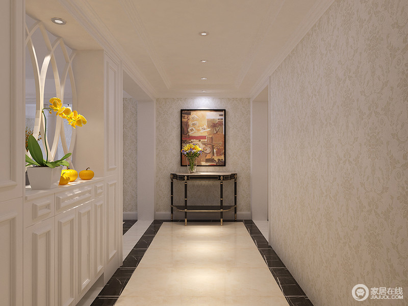 走廊中隐约可见的壁纸花纹成为空间中最唯美的画，尽头处摆放的边柜和画作让空间弥散着艺术的气息。