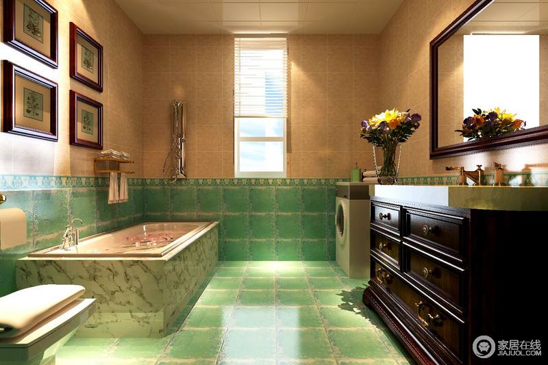 卫浴间里淡黄色的砖石以大地般的粗粝和略显陈旧的色彩褪去浮华，而青绿色地砖与其拼接组合，充满了异域特色，几何与色彩成为最好的装饰，让古旧的美式盥洗台再无沉重，实用的同时不乏富丽感。