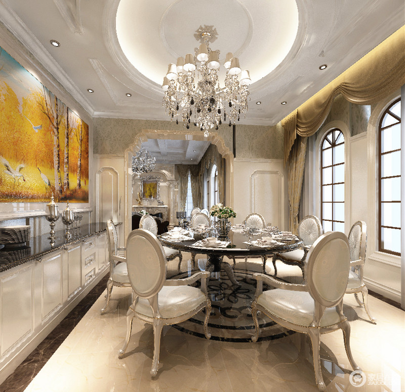 餐厅欧式白色皮质餐椅整洁高贵，黑色理石圆桌温润而幽深，塑造出堂皇而豪华。