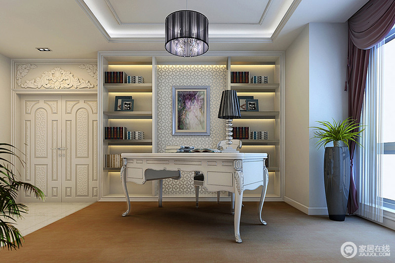 精简式的书房带来更多的优雅阅读办公空间，白色的花纹装饰分隔两侧收纳格，配同色系实木桌，整个空间轻盈通透。而复古黄的平铺大地毯则中和空间的轻盈带来更厚实的沉淀感。