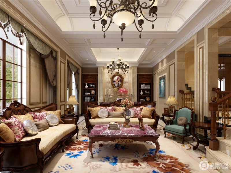 客厅里精致细腻的印花靠包、茶几台面与铺陈的地毯，带来浪漫复古的贵族感。造型典雅的沙发在欧式元素的演绎下，兼具轻盈的梦幻和沉稳的华奢质感。
