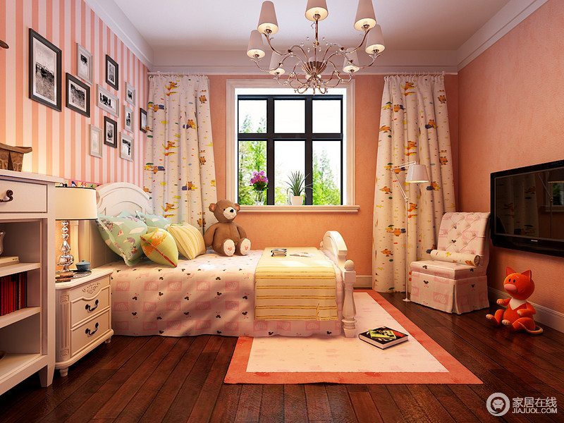 粉白的条纹与纯色的橘黄拼接，使整个空间弥漫着甜腻腻的梦幻感。卡通元素的运用也使整个空间带着童趣和活泼感。低矮的家具充分考虑到儿童的身高，表现的贴心合理。
