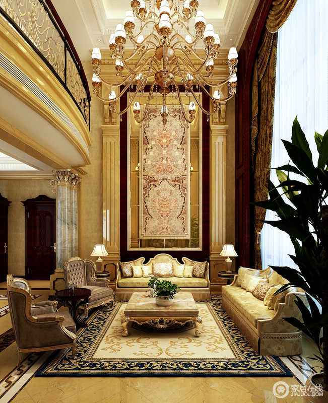 客厅以金色为空间主基调，从金属吊灯、墙体镜面艺术画、欧式沙发等都依循这一主调，大地色单人扶手椅、黄蓝双色花卉地毯捕捉着新的欧式艺术魅力。
