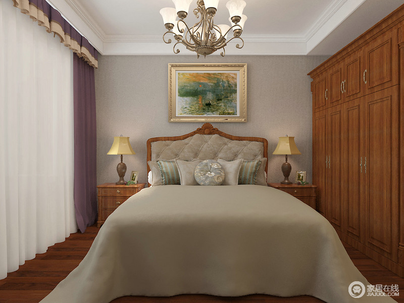 黄木地板和衣柜定制而作，保证了室内的独特性；在延续整体设计风格的同时，利用灰绿色床品将自然的些许清香带入空间中，令卧室兼续着厚重与清爽。