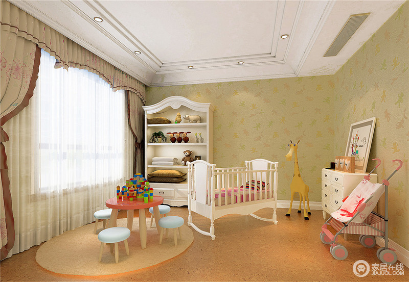 清新自然的婴儿房有利于宝宝的成长，圆形的素色地毯规划出宝宝的活动区。所有的柜子都推靠至墙边，以保证孩子在攀爬玩乐的时候它们不会翻倒。
