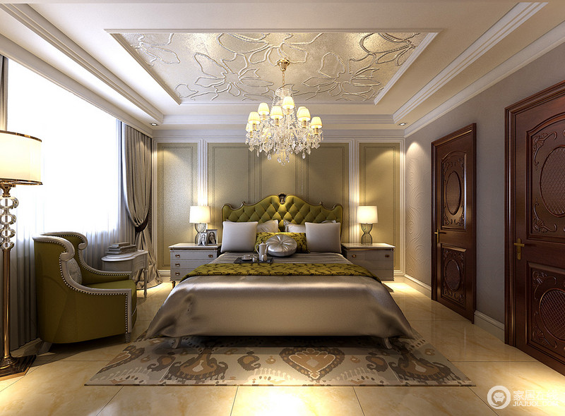 主卧室细致描线勾勒出背景墙，刷以淡绿墙漆，与床头形成深浅交叠。吊顶以亮彩银花朵与床饰相对应，展现整个空间的优雅质感。