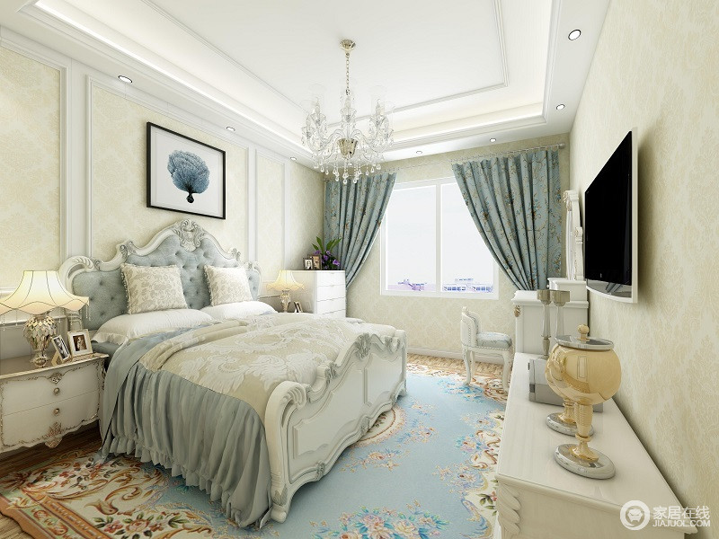 蓝白基调的卧室，让空间充满了梦幻之感。床头两侧对称的造型与床头柜，白色活力精致的装饰品，地板上精美的地毯，为卧室带来了精致闲适的气息。zia电视柜的设计以及电视的增加让人更能在舒适的环境里休闲娱乐。