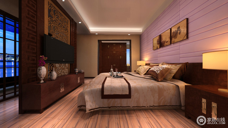 木制镂空雕刻背景墙古韵横生，粉色床头背景墙将一丝娇美置于卧室，传统与现代恰当地融合。