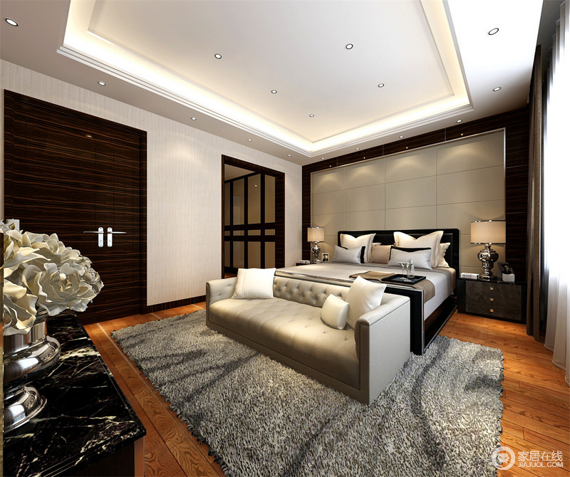 灰色地毯将十足的优雅落榻在卧室，与中性色调的床品及靠垫构筑起卧室的温情暖意。