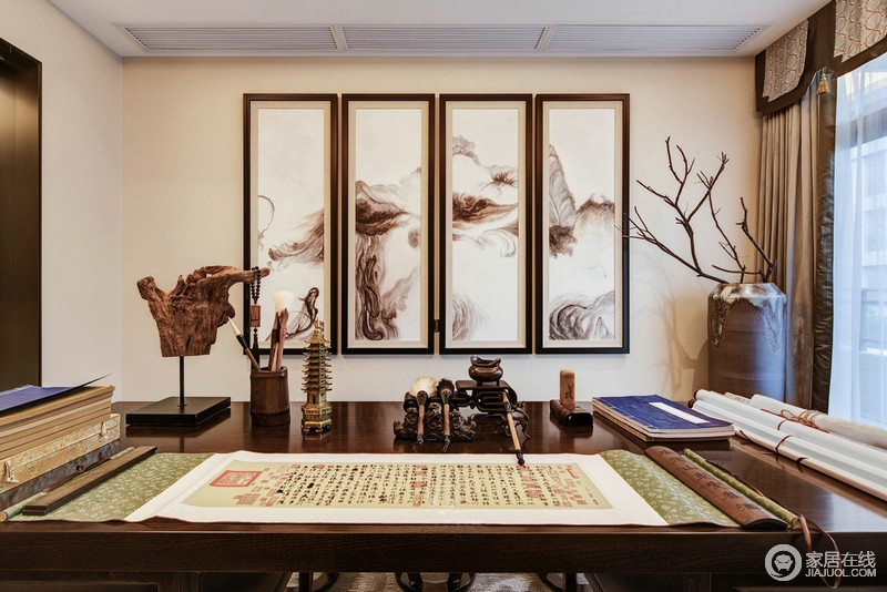 书房的设计，山水画的装饰画与旁边的树枝相互辉映，让中式韵味更为浓厚