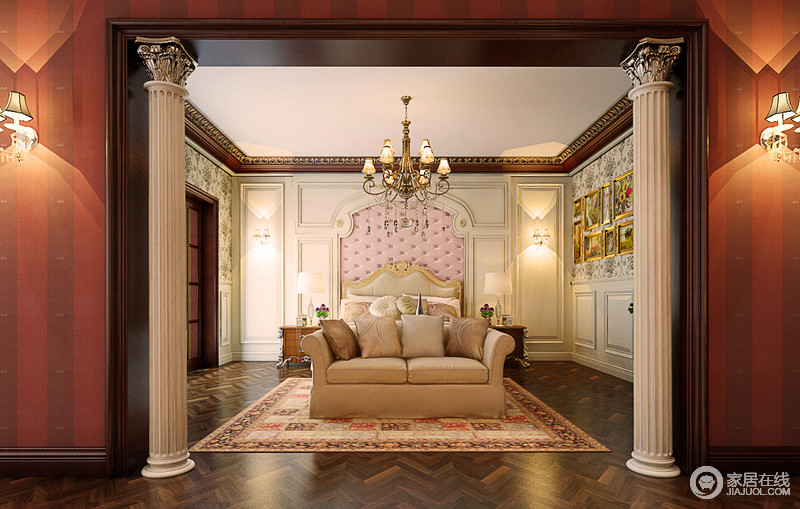 红色条纹壁纸的外立面与白色廊柱具有浓重的古典气息，与卧室白色调形成浓淡地华丽变化；拱形背景墙以粉色包皮点缀出甜美，而对称的实木欧式床头柜与沙发在编织地毯的几何之美中，让实用性的空间多了美学意义。
