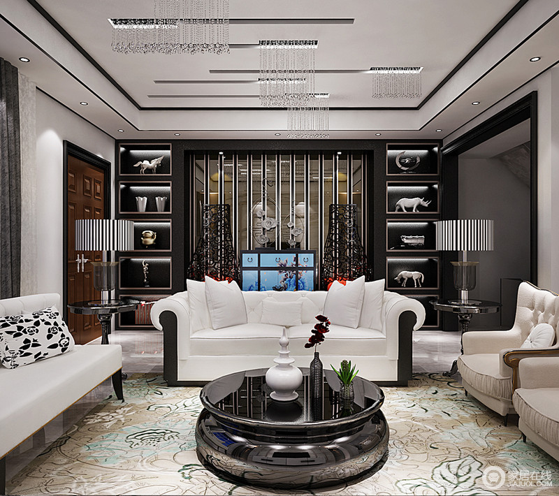 客厅以经典黑白色调，呈现出时尚、简约、华丽的家居空间。整个造型都在背景上，对称式结构，线条丰富，中国蓝边几带来鲜明视觉冲击，瀑布流式顶灯彰显华美。