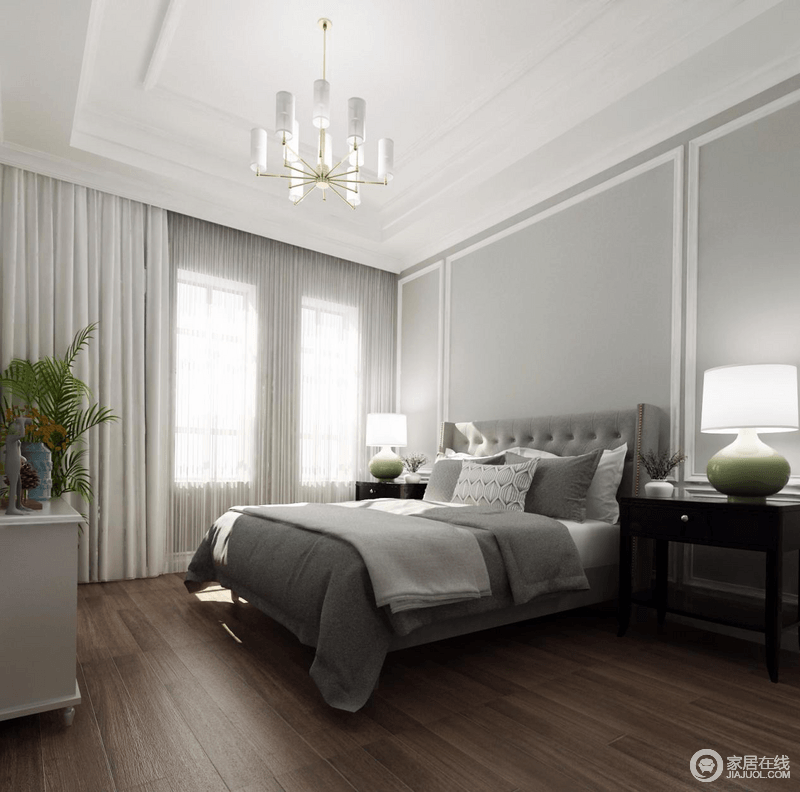 简单纯净的卧室空间，选用低饱和度的色彩，塑造空间层次，同时给主人带来安静；白色窗帘与白色系搭配，更是添置了一份素雅。