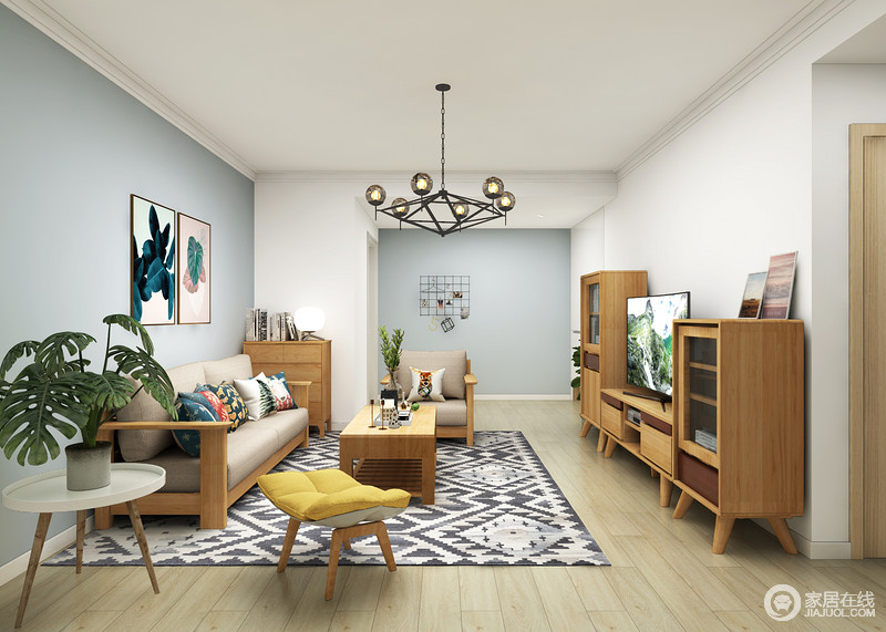 客厅线条简单，浅蓝色漆粉刷沙发背景墙，搭配植物元素的简画，也呼应着北欧圆几上的绿植，成就了空间的清和；大量地原木家具陈列，实用之中透着朴质， 绿色靠垫与黄色椅凳调和出空间的活力，略带马赛克创意的几何地毯，素雅之中让空间的艺术感升温。