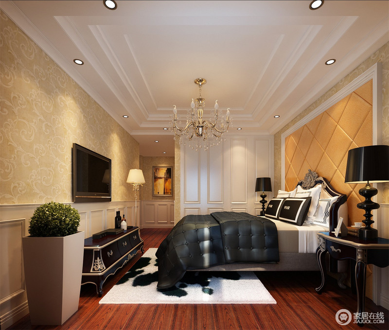 卧室在墙面上尽量以柔和的暖色为主，却在家具与床品上以简练硬朗的黑色为基调，鲜明的对比色，不但使空间层次分明，更兼蓄温和与刚硬情绪。