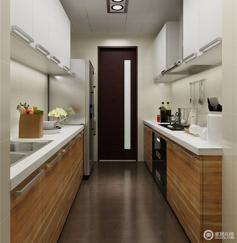 厨房点睛的原木色地柜，纹理细腻状如条纹，生动活跃的与简约的灰白色吊柜搭配组合；门饰与地面也以深色系，演绎制造空间的视觉层次；分饰两侧的料理台，让空间的动静线分明。