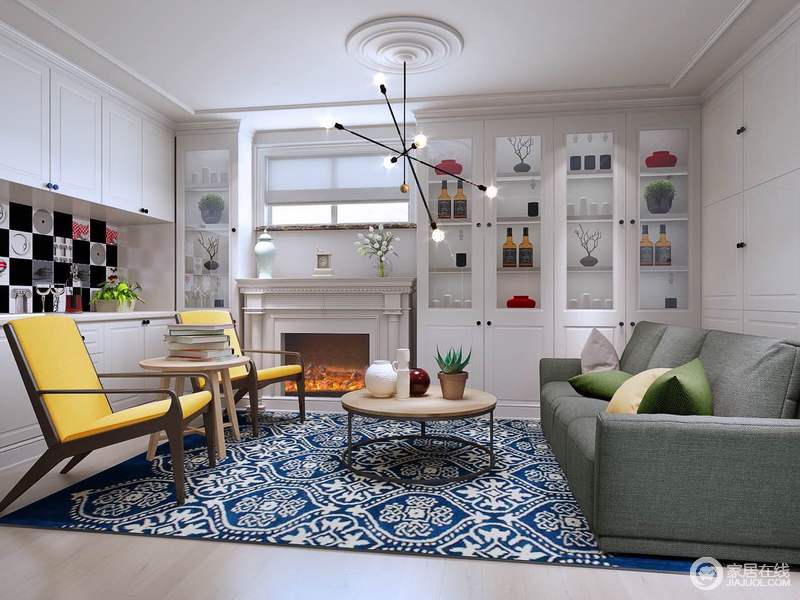 书房利用墙面打造强收纳储物功能，休闲沙发、椅色调与客厅遥相呼应。绚烂的蓝白印花地毯，使空间在木质、金属与布艺构筑的多层次下，拥有了更感性的姿态。