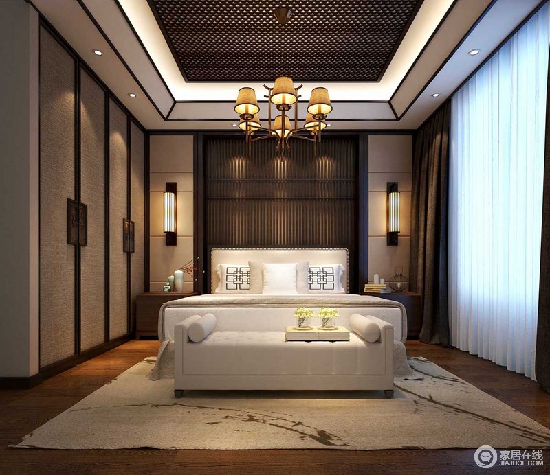 卧室被打造成一个中性而雅致的空间，白色床品和床尾凳烘托出协调而纯粹地一隅。
