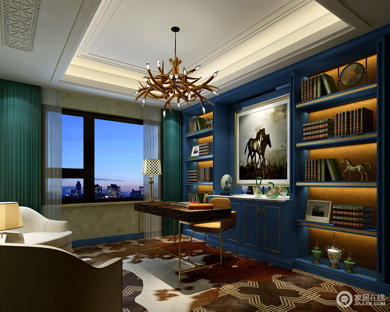 书房在色块上使用了魅惑宝蓝与高雅祖母蓝，演绎空间上的层次感。繁杂的树杈灯映照着简约金属线条的书桌椅，在金棕色地毯氤氲图案烘托下，空间呈现出西方异域风情。