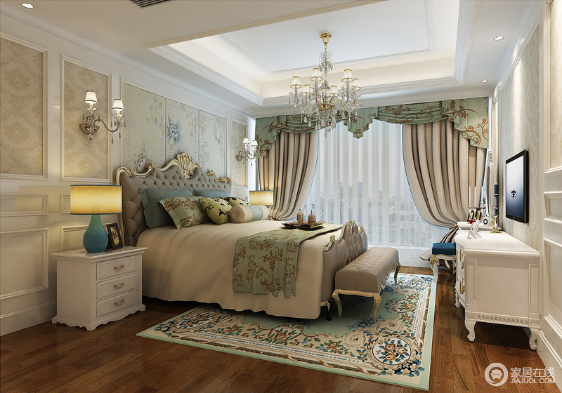卧室中结构简单，线条凝固，主要以驼色和绿色表达着古典设计得艺术滋味，驼色的低调、绿色的清新、花案的活泼最适合这个空间，无声中守候着家。
