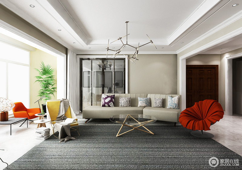 高级灰条纹地毯大面积铺陈地面，展现出沉稳成熟的时尚气质，烟灰色拼接沙发与墙面色调保持一致，深红、橘红与姜黄沙发椅点缀出空间里的活泼、优雅气氛。