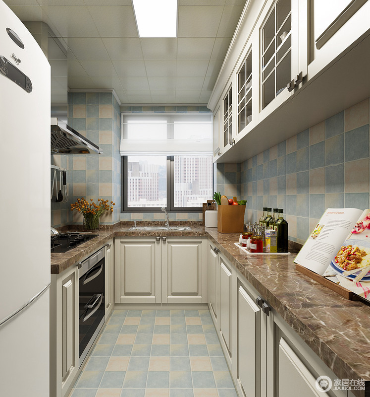 米黄和蓝色马赛克砖铺贴出厨房的活力清爽，墙面与地面的呼应，强烈的凸显出整体橱柜的质感；上下柜均采用白色柜体，清新干净的与白色家电相融合，搭配的台面则以花金色大理石为材质，层次上的彰显，渲染空间的生活品质。