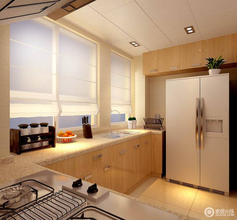 定制的实木橱柜和悬挂柜最大限度地发挥了厨房的空间能量，大理石台面增加了质感，也便于打理。