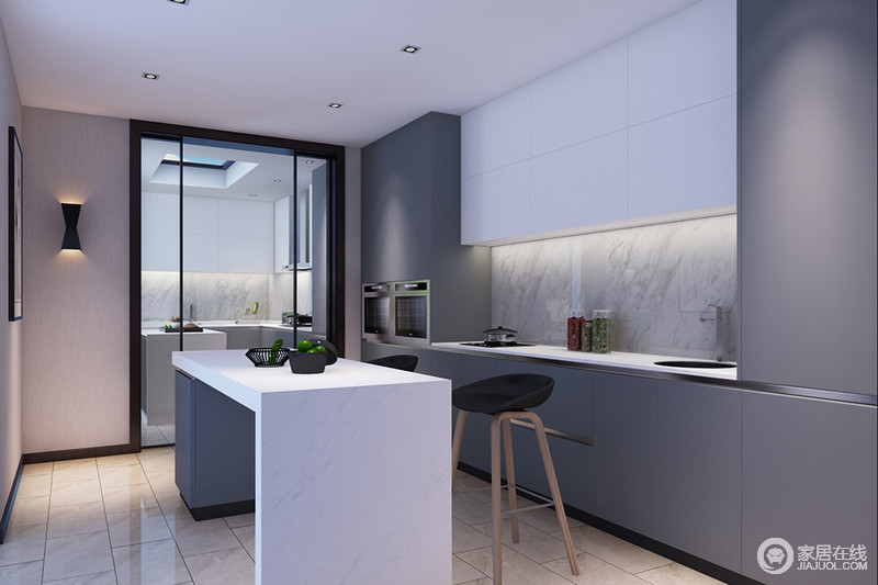 厨房以整洁的线条来设计实用性至上的空间，从灰色橱柜到白色岛台的简洁设计，便可感受到设计师对空间的拿捏，也正是精细的设计才更富简约、品质的格调，让人在此享受生活。