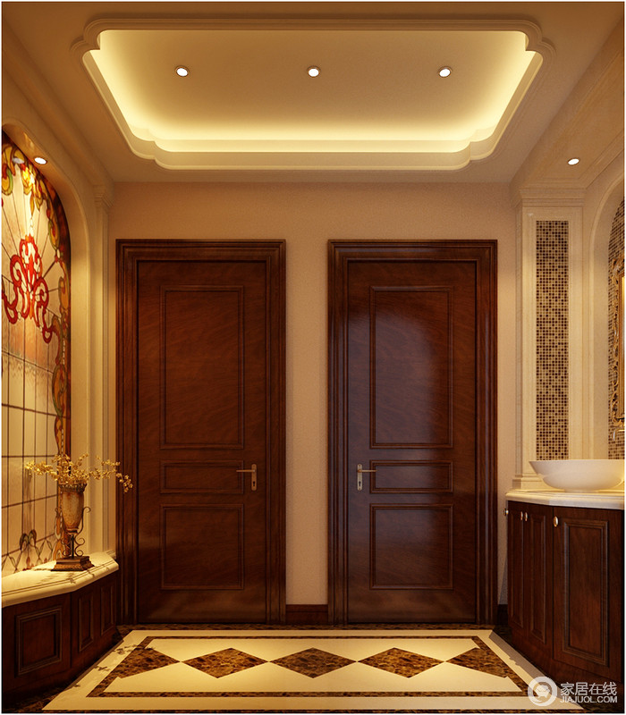 卫浴间彩色镜饰化解了褐木的老气，将自然的花颜搬入室内，让空间充满自然元素。