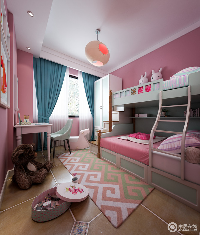 儿童房的立面被粉刷为粉色，甜美与柔静便是设计主题，漆绿色支架床将清新与活力带入空间；粉色为底、白与绿几何线条编织在一起，将青春之意点缀于仿古砖上，活泼而轻盈的用色更显美感。