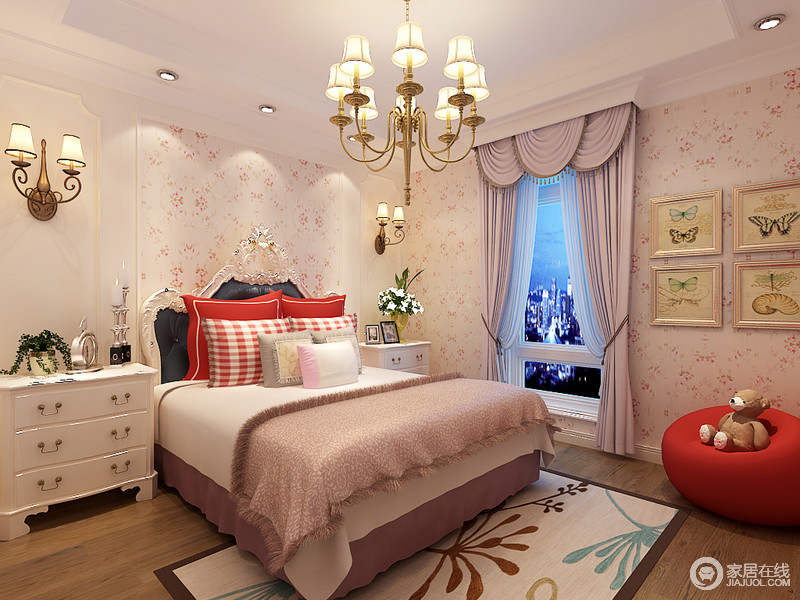 粉色系的公主屋里，精致的雕花和充满浪漫的壁纸印花，将甜美梦幻感彰显出来。床品上的靠包色彩与懒人沙发呼应，格纹的局部使用活泼清新，空间氛围饱满愉悦。