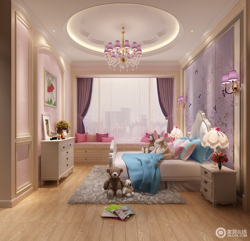 儿童房以粉色和紫色为主，令木板装饰的空间多了梦幻感；设计师将飘窗打造为一个兼具收纳功能的柜体，在粉色靠垫的装饰中，与紫色床品更显柔美；白色实木家具与蓝色床品在光影的辉映中温和清新。