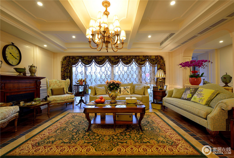 客厅作为待客区域，简洁明快，同时装修较其它空间要更明快光鲜。