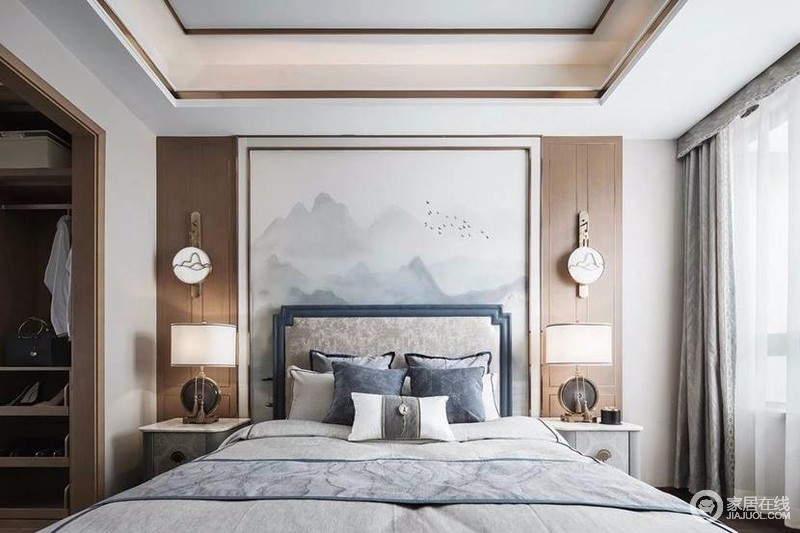 这个卧室是现代和中式的巧妙融合，配色和整体风格统一，烟灰蓝尽显高级感。