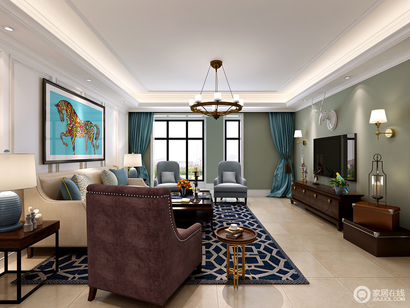 客厅墙面多为豆沙绿，电视墙上的鹿头、与沙发墙上多彩斑马，搭配胡桃木家具，营造出空间的自然属性。混搭色的柔和布艺沙发，则带来舒适休闲。