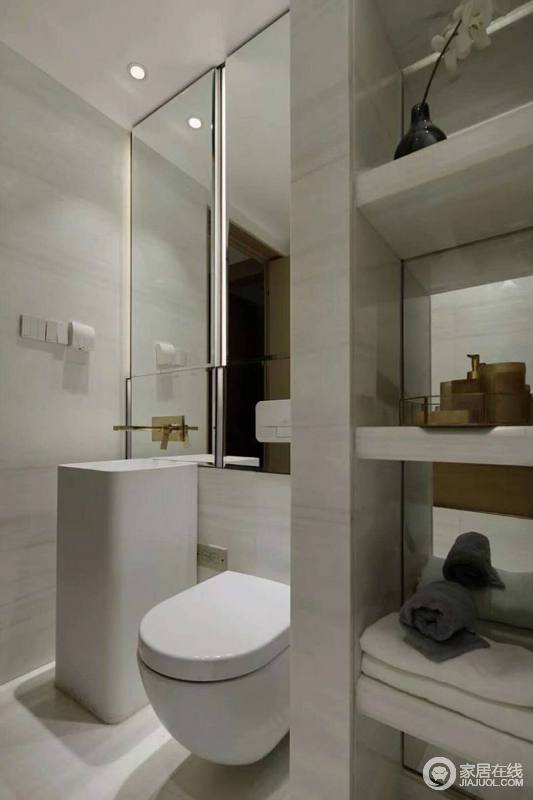 浅灰色的卫生间显得空间更加的宽敞明亮，干湿分区设计让生活更多了舒适。