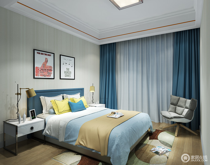 空间以蓝色为基调，不同饱和度的蓝色运用在床品及窗帘上，带来深邃静雅的宁静。墙面上灰白条纹壁纸，使空间多了层次的展现，地板的原木色，也带来自然的安定治愈。