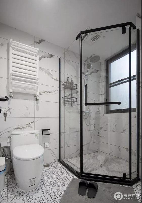 湿区利用角落空间设置了淋浴房，白色砖给单调的空间增加了自然抽象艺术感，让生活干湿分离，却以不失生活的个性和舒适。