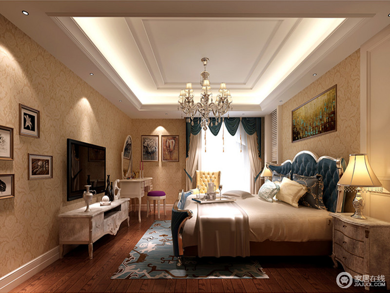 暖黄以温馨浪漫的形态铺陈在所有的墙面上，不规则挂画加以点缀，在白色家具营造下，卧室完全展现主人气质中柔和的一面。蓝色床头及窗帘增加了宁静纯粹，整体风格显得平和雅致。