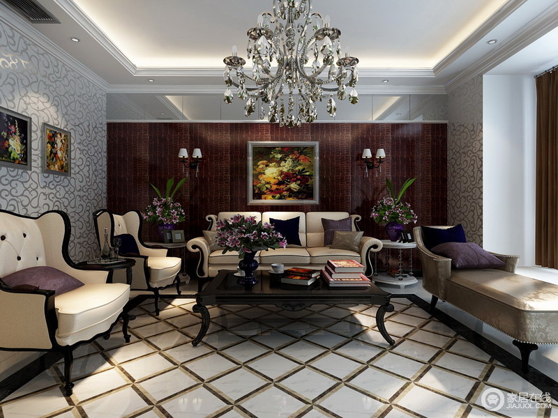 充满迷幻风情的客厅多采用繁复的花纹和拼色菱形，撩拨着空间的情调，营造出丰富的视觉效果。高贵雅致的紫色运用在背景墙上，米黄色沙发的靠包上及绚烂的紫色花卉上，空间散发出魅惑气息。