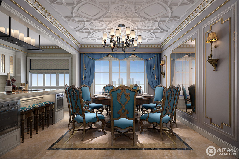 餐厅延续了客厅的金碧辉煌感，并与开放式的厨房紧密相连，以巧妙融合家电的灰白吧台，无形中形成分隔；蓝色布艺清新雅致，折射在镜面中，更添空间的高雅风情。